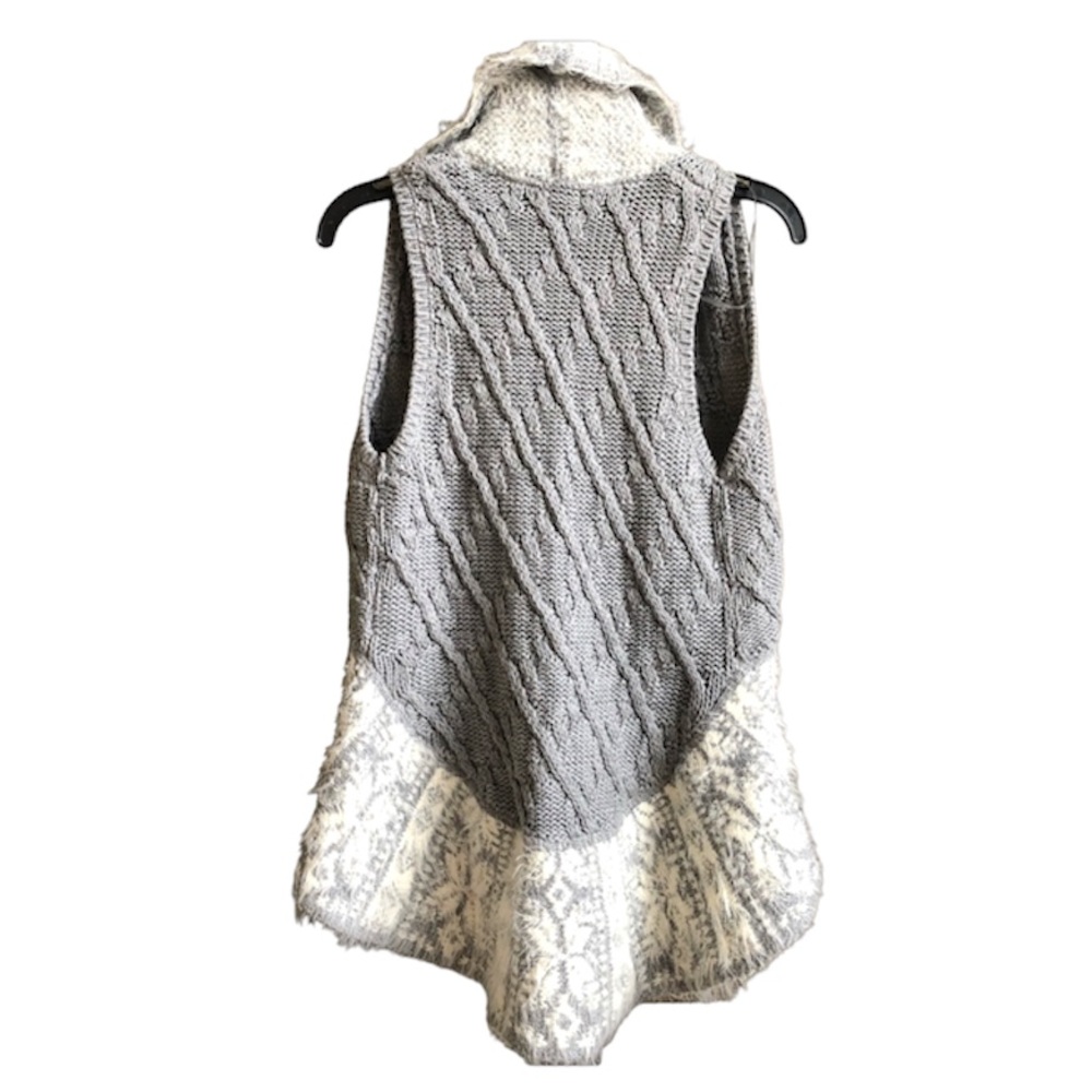 🎉HP🎉[Max Studio Kids] Fuzzy Sweater Vest - Picture 2 of 5